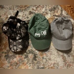 Like new!!! Womens 3 baseball hat bundle with adjustable straps